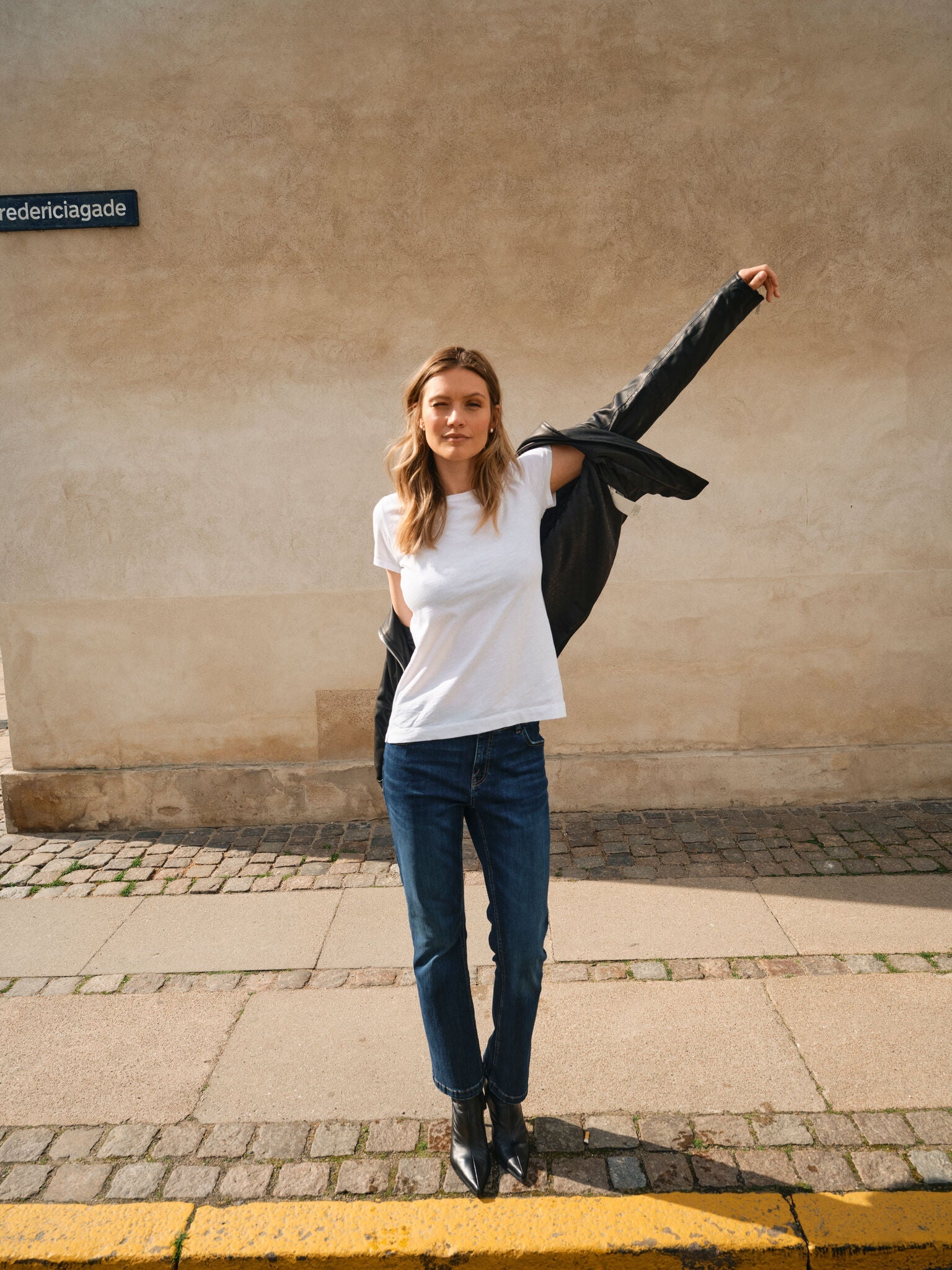 Modelshot / Dark Blue / Detail